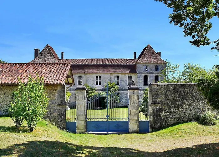 Semesterbostad Le Chateau De La Richardie